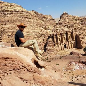 Meet your Posher, Levi